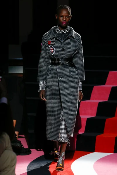 Look 28